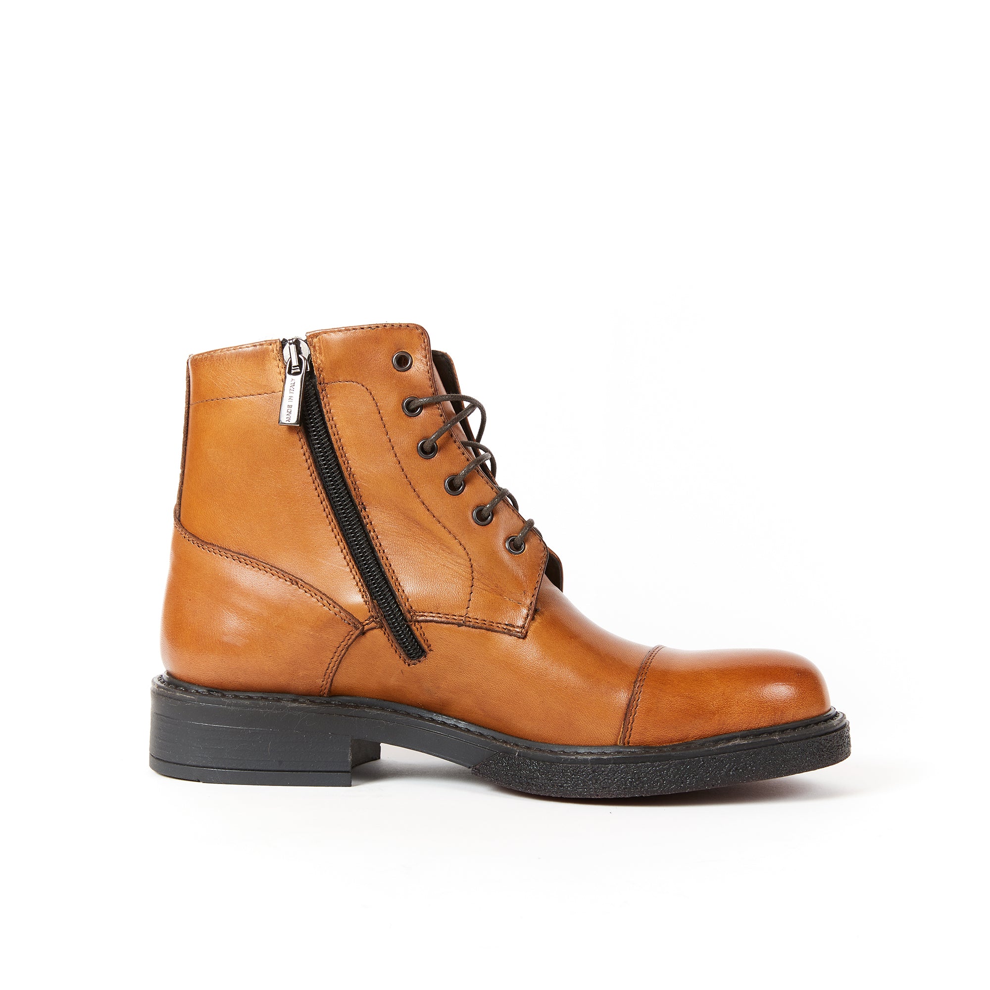 Toe cap laced boot cognac brown