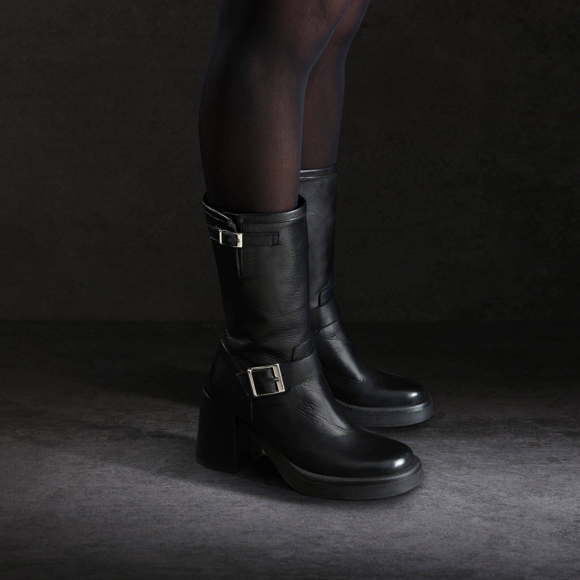 Heeled biker boot black