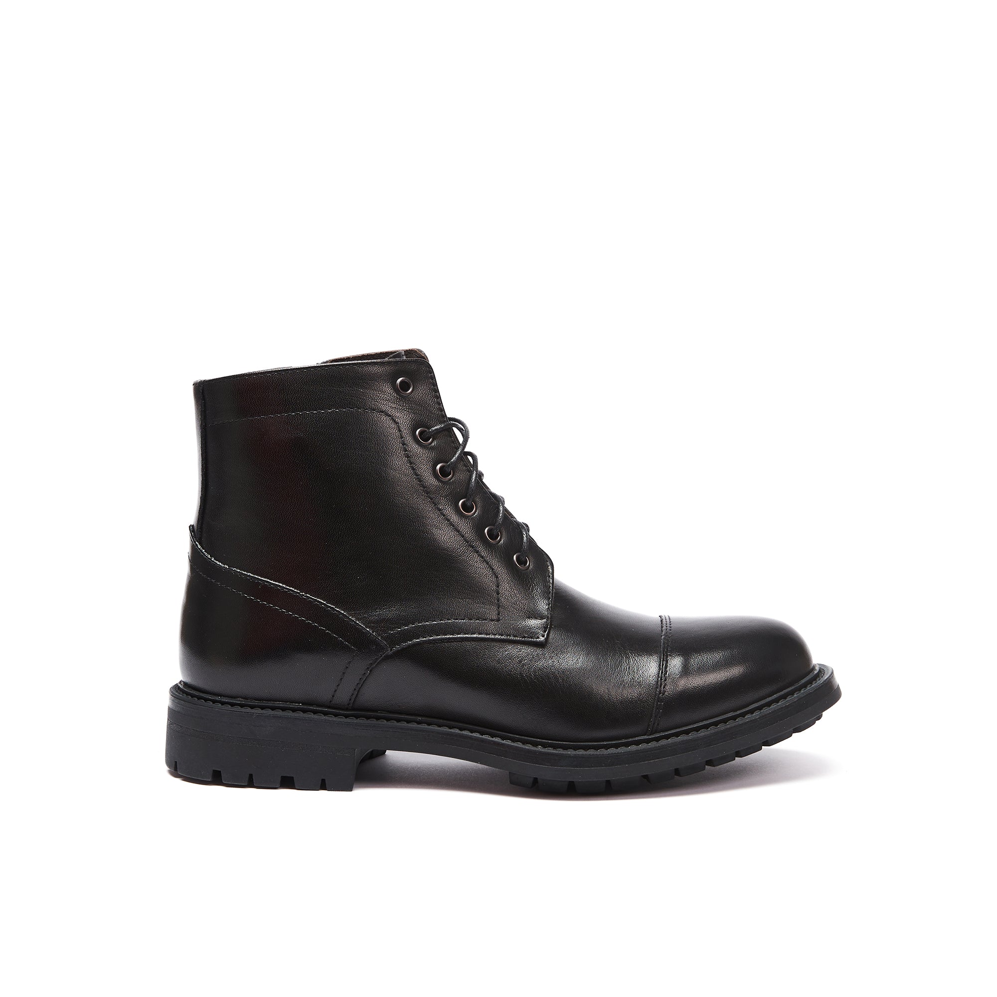 Toe cap laced boot black