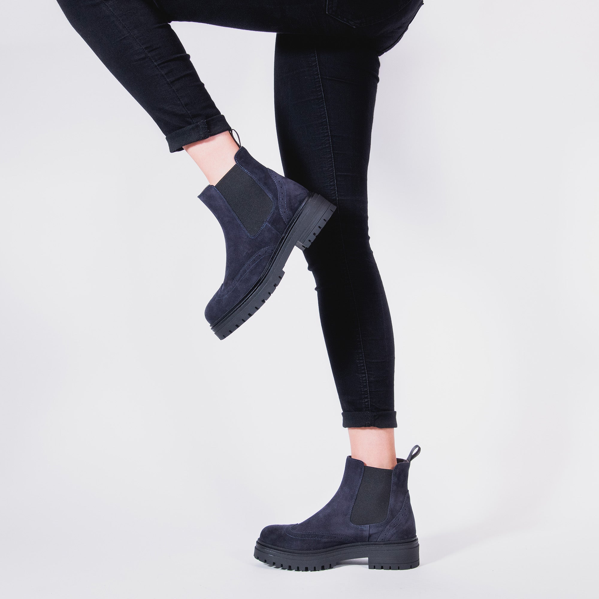 Wing cap chelsea boot navy